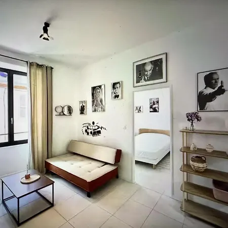 Apartment Au Cinema