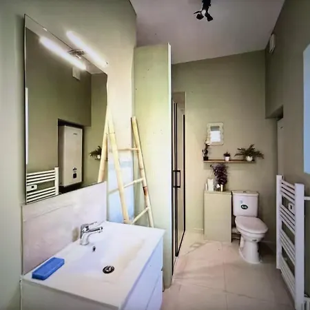 Au Cinema Apartment